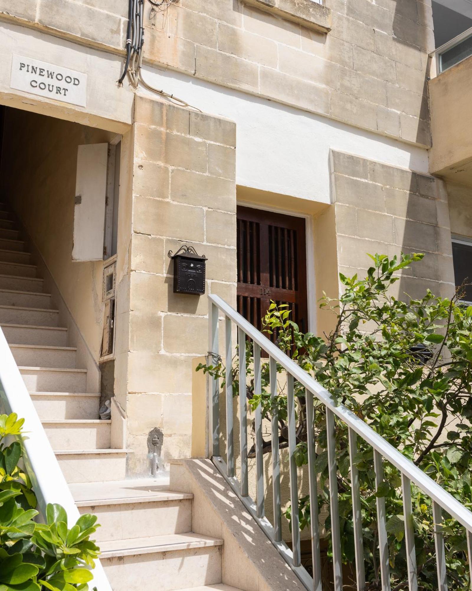 Pinewood Apartment Saint Julian's Exterior photo